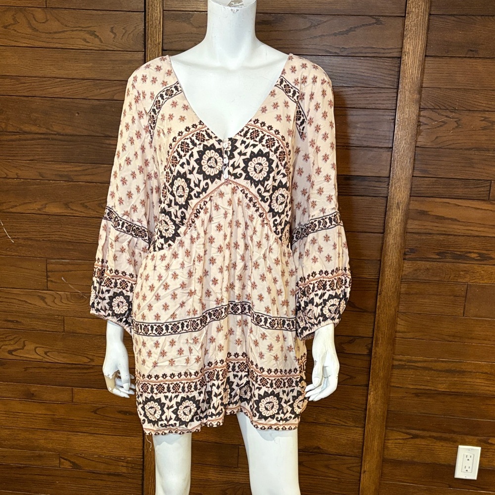 Floral V-Neck Tunic in Cream and Black